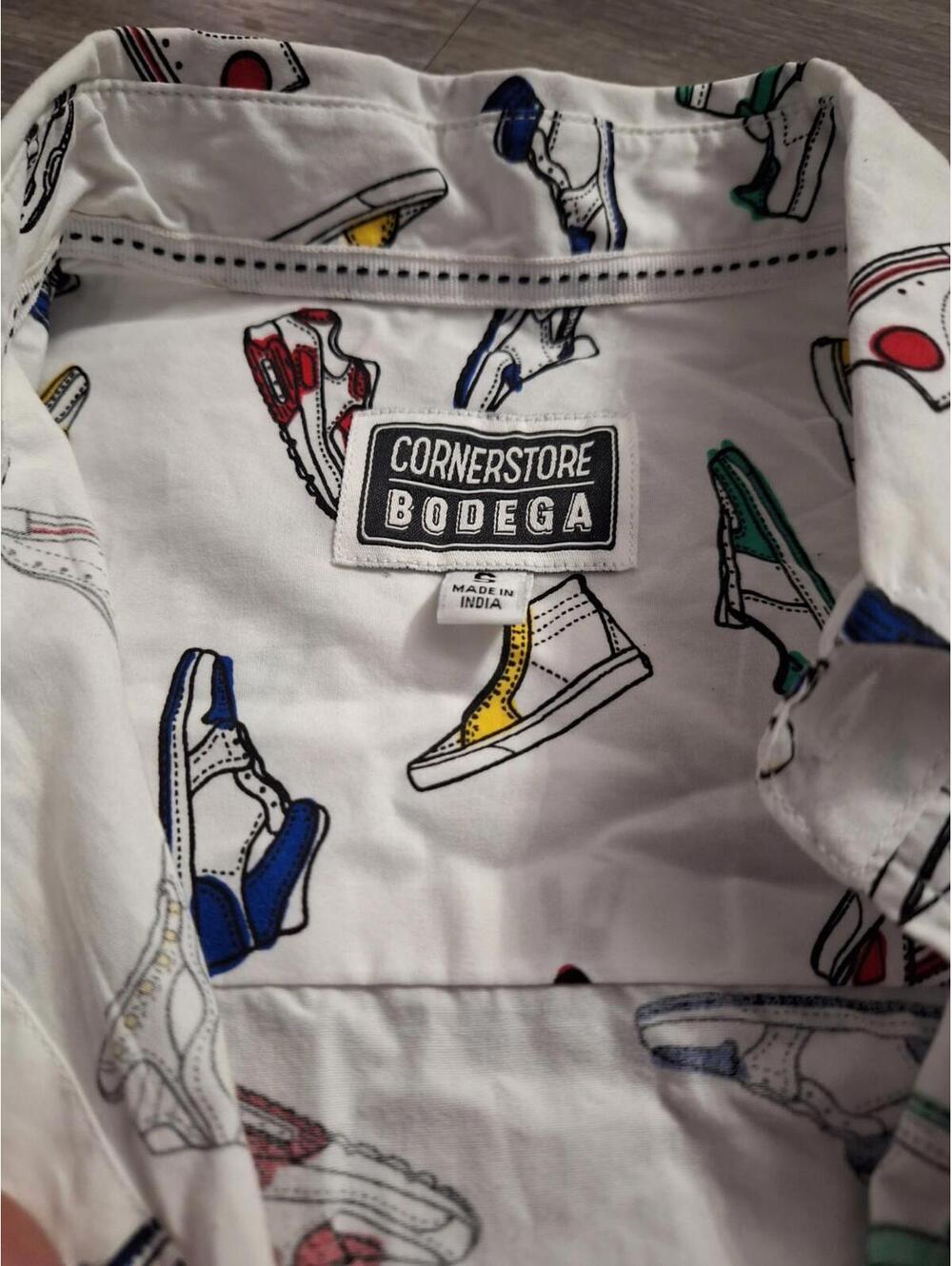 Cornerstore Bodega Men's White Shirt all over Sneaker Print novelty Size Small